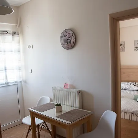 Modern At 2 Apartment